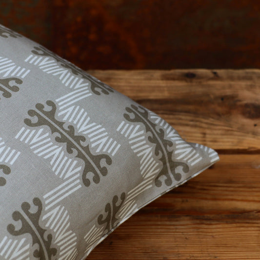 LUTA kuddfodral | varmgrå